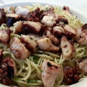 Spagetti con Pulpo al olio