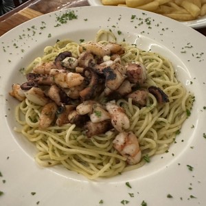 Spaghetti con Mariscos Mixtos