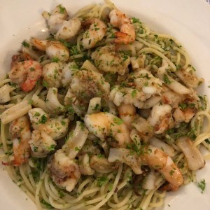 pasta de calamares con camarones al oleo