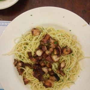 Spaghetti con Pulpo al Oleo