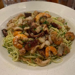 Spaghetti con Mariscos Mixtos