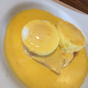 Huevos Benedictinos