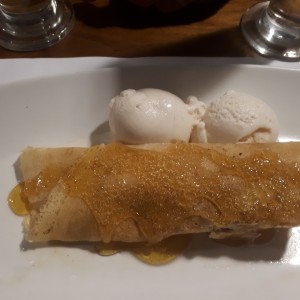 crepes de Arequipa con caramelo crocante