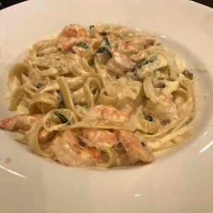 fettucine con camarones