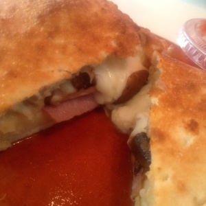 Calzone de jamon y hongos