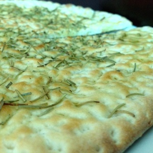 Focaccia con romero fresco