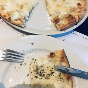 Pizzas blancas - Quattro formaggi