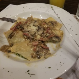 Pastas - Ravioloni alla Carbonara