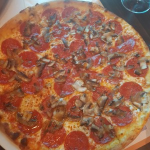 Pizzas - Pepperoni Americano y hongos