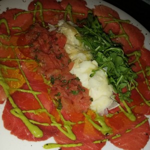 Carpaccio di polpo alla crema di olive