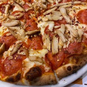 Pizza de pollo con pepperoni