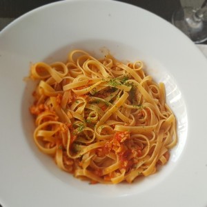 Fettucine alla crema rosa di salmone e vodka