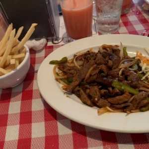 bistec picado con papas y ensalada