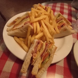 EMPAREDADOS - Club Sandwich