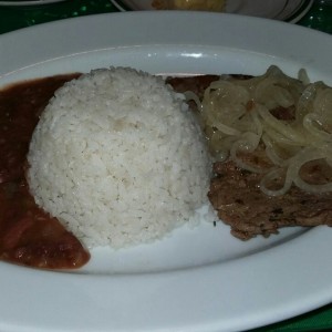 Bistec encebollado (menu ejecutivo)