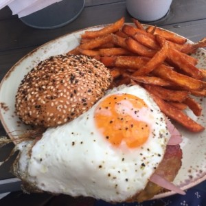 American Burguer / Papitas de Camote con Miel