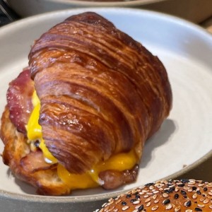 Desayuno - Centeno Croissant Sandwich