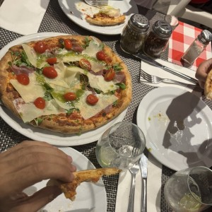 Pizzas Gourmet - Capricciosa