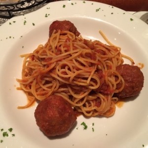 Spaguettis con Albondigas