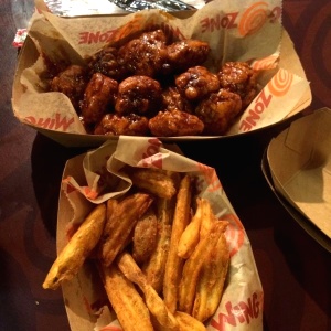 Boneless y papas wedges