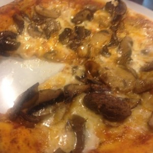 pizza funghi