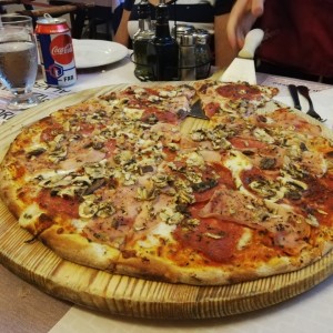 Pizza Caprichosa Familiar