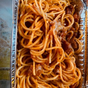 Spaghetti all?Amatruciana (Cebolla y Tocino Ahumado en Salsa Roja) 