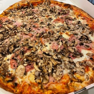 Pizza prosciutto y funghi familiar