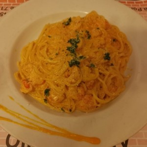 spaghetti con camarones