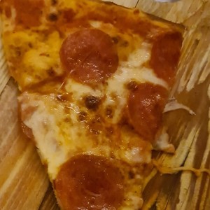 PIZZA DE PEPERONI 