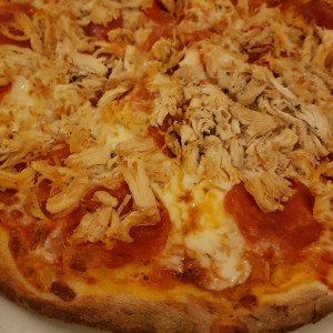 Pizza de peperonie + pollo
