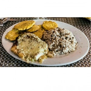 Filete de corvina al ajillo