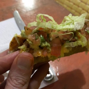 taco ceito com carne de res mechada , increibke sabor ! 