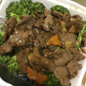 carne con broccoli 