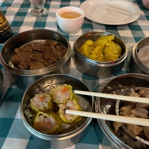 Filete Pimienta, Siu Mai, Yee Chee Kao y Costillita