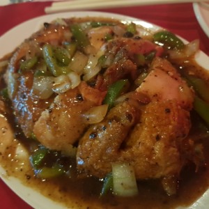 Pollo en salsa de frijol  negro