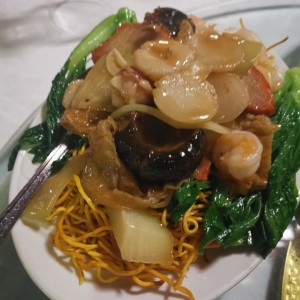 Chow mein a la cantonesa