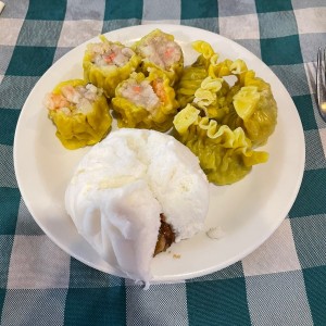 Dim Sum - Siu Mai, Yee Chee Kao & Hampao de Puerco 