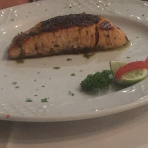 Salmon a las finas hierbas