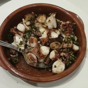 pulpo al ajillo 