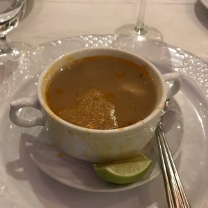 sopa de mariscos (trae puro pescado)