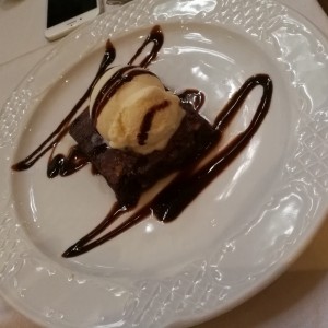 Brownie con helado