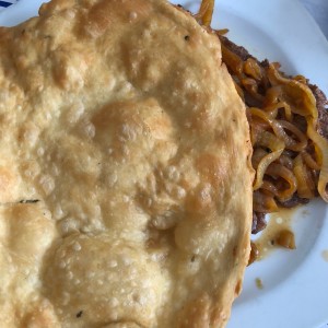 Bistec encebollado con Hojaldre