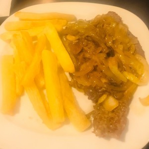 Bistec con Yuca