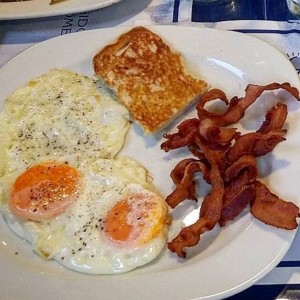 Huevos con tocino