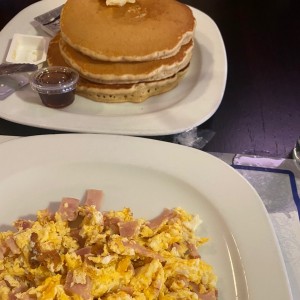 huevos y pancake