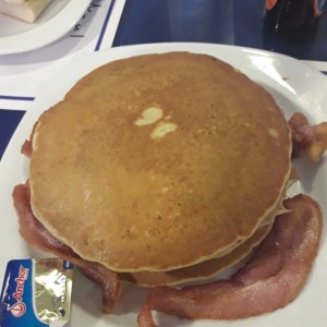 pancakes con tocino