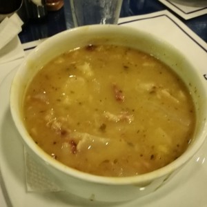 sopa de pata de res.