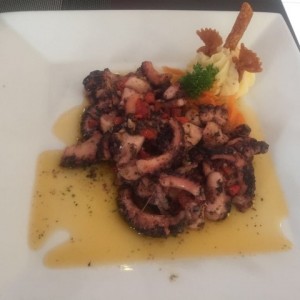 Pulpo al ajillo