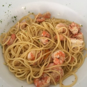 Pasta al olio con camarones 